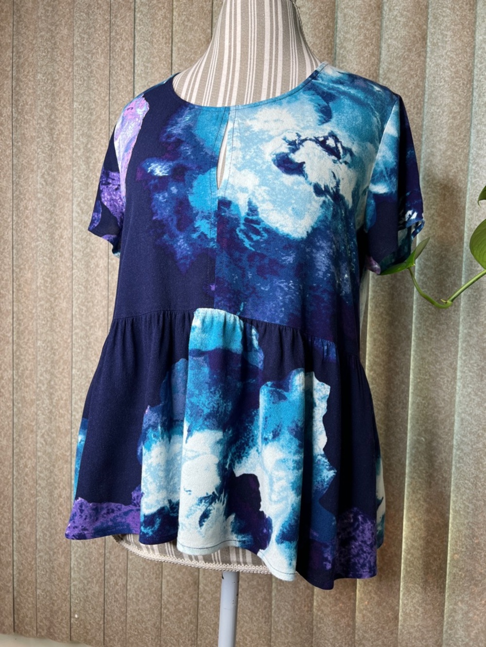 Juicy Couture Navy and Blue Abstract Short Sleeve Peplum Tunic